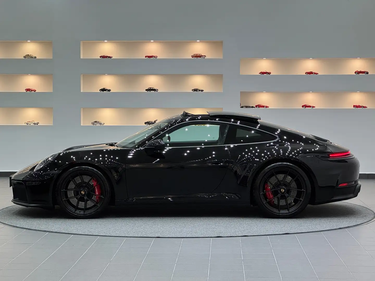 Porsche 992 GTS*SportDesignPaket*Black-Edition*ACC*Pano* Schwarz - 2