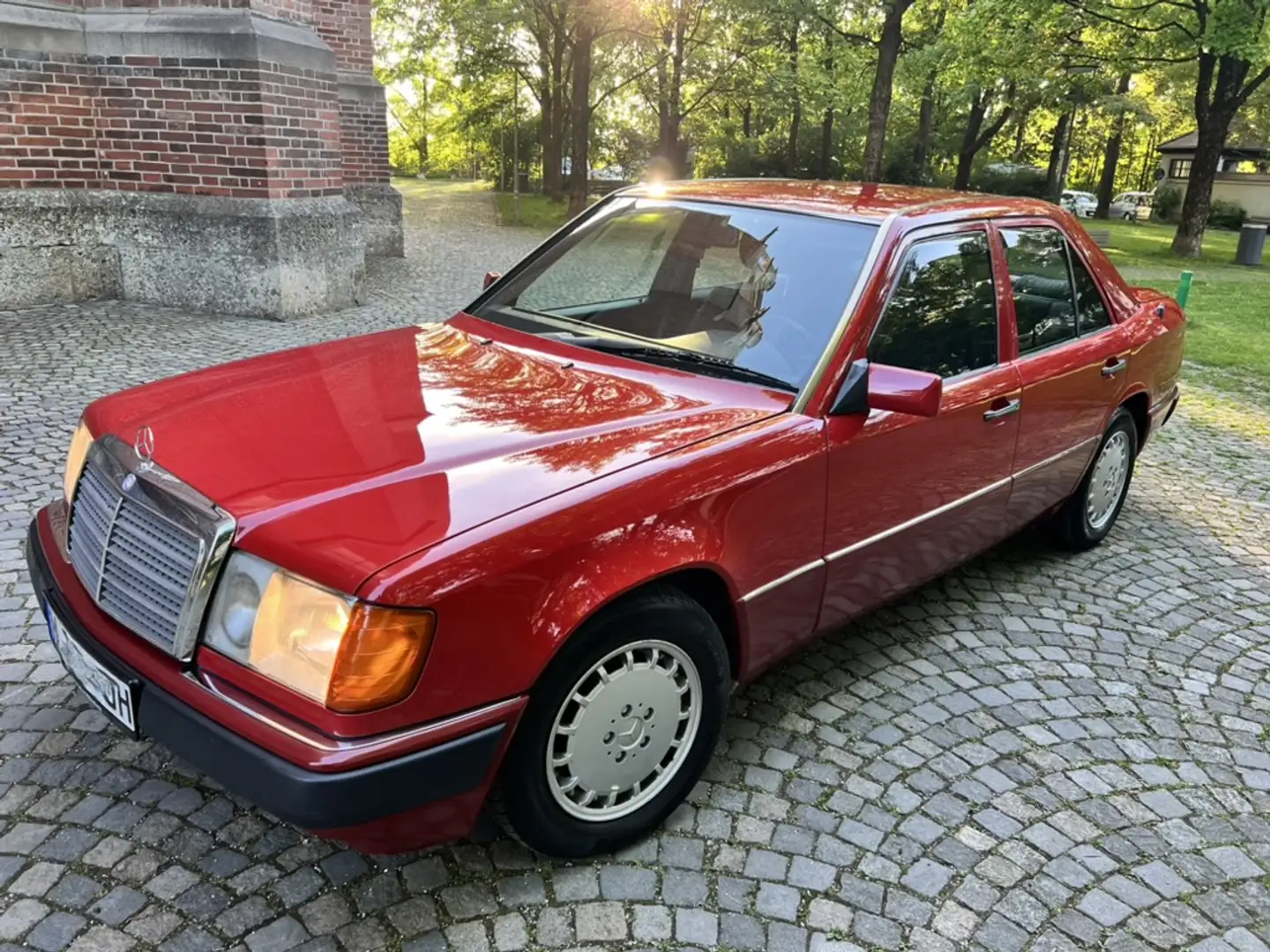 Mercedes-Benz 260 260 E (W124) | H-Kennz. | 5-Gang | 3. Hd. | Klima Rot - 1