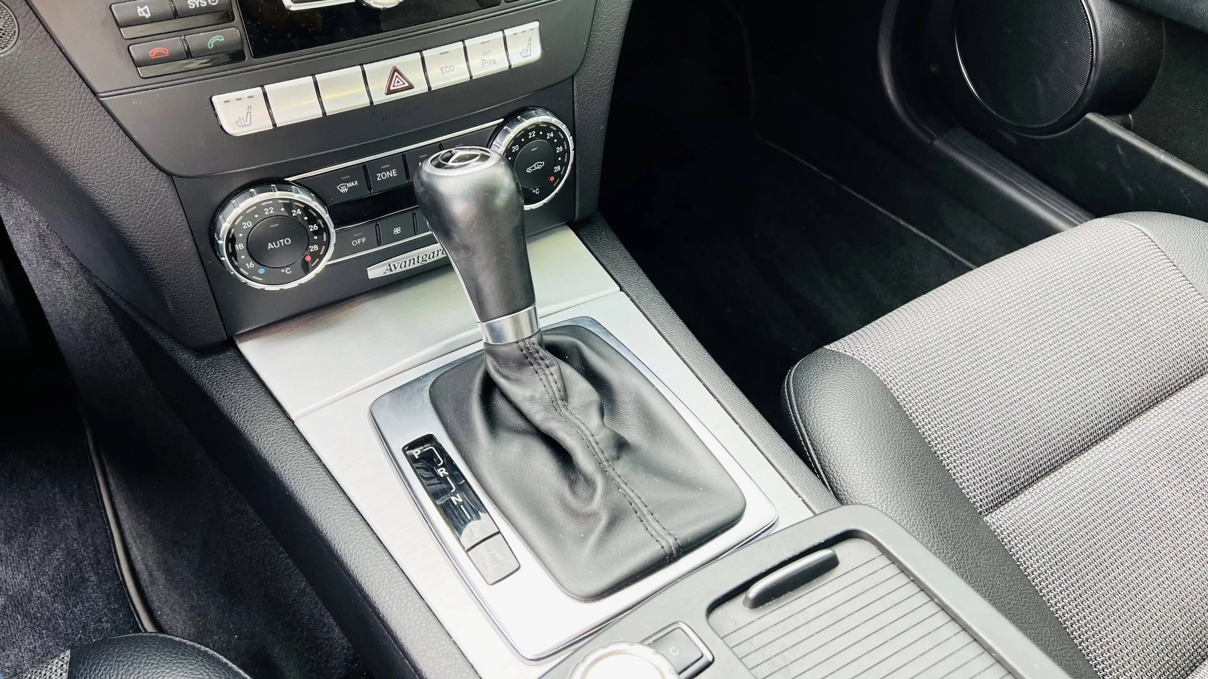 Mercedes-Benz C 200 C-Klasse Diesel CDI DPF (BlueEFFICIENCY) Avantgarde — photo 11