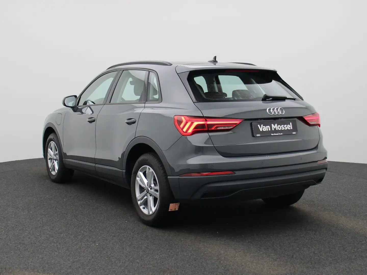 Audi Q3 45 TFSI e Advanced edition 245 PK | Automaat | Nav Grijs - 2