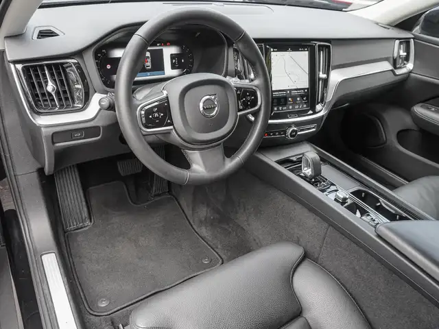 Volvo V60 Cross Country view 9