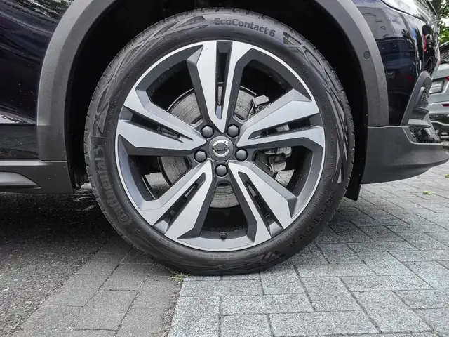 Volvo V60 Cross Country view 7