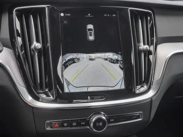 Volvo V60 Cross Country view 13