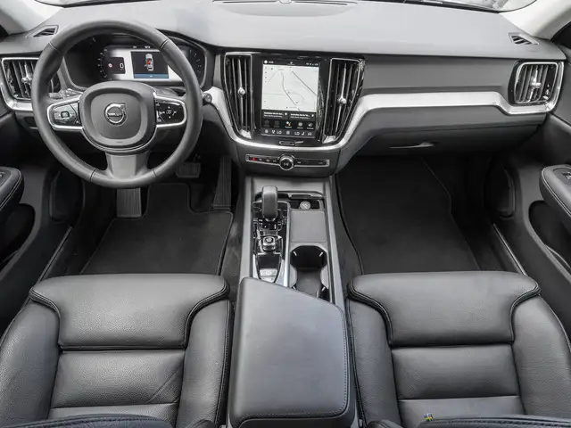 Volvo V60 Cross Country view 10