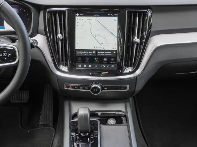 Volvo V60 Cross Country view 12