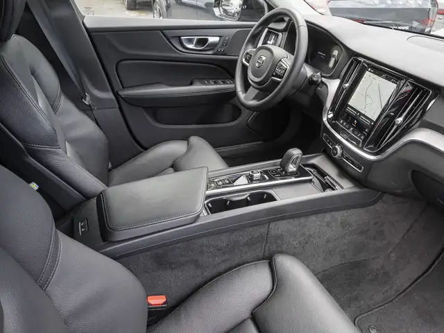 Volvo V60 Cross Country view 8