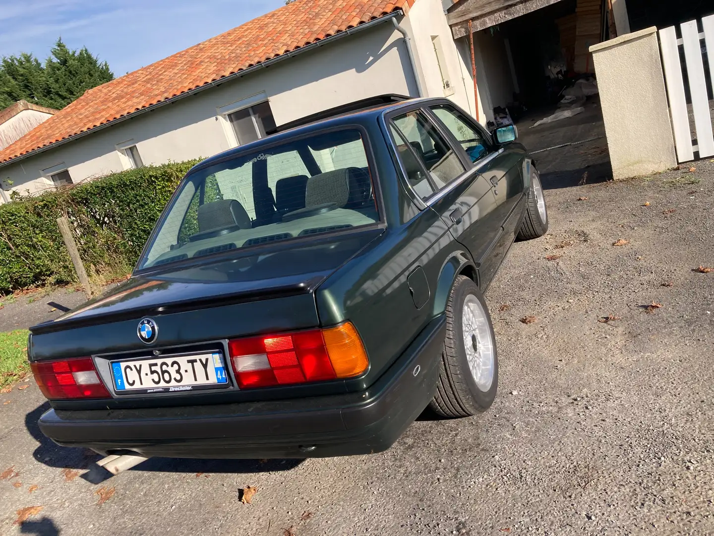 BMW 320 320i WorldLine Green - 2
