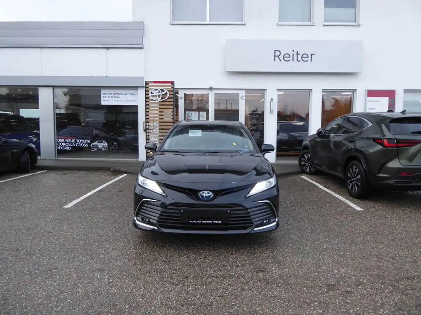 Toyota Camry 2,5 Hybrid Lounge Aut. *VERFÜGBAR* Schwarz - 1