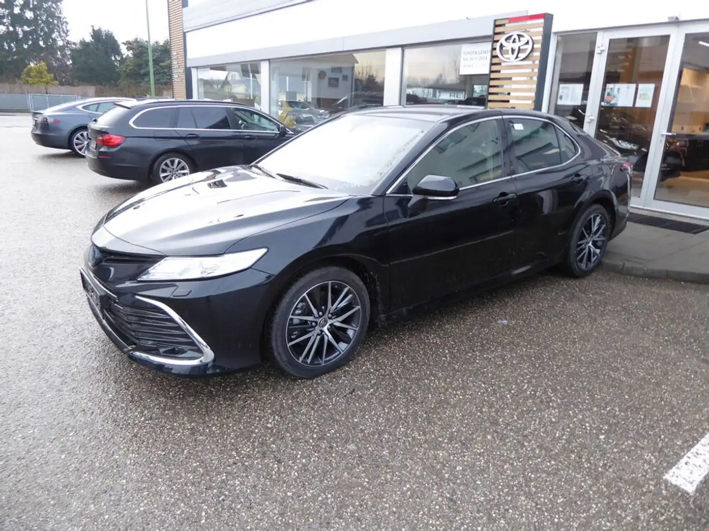 Toyota Camry 2,5 Hybrid Lounge Aut. *VERFÜGBAR* Schwarz - 2