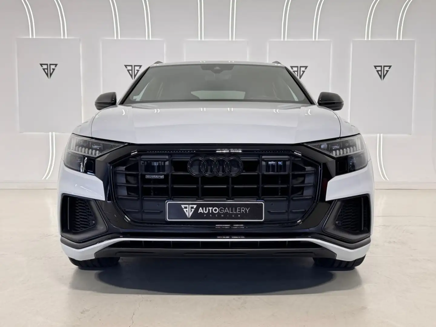 Audi Q8 55 TFSIe S line quattro Blanco - 2