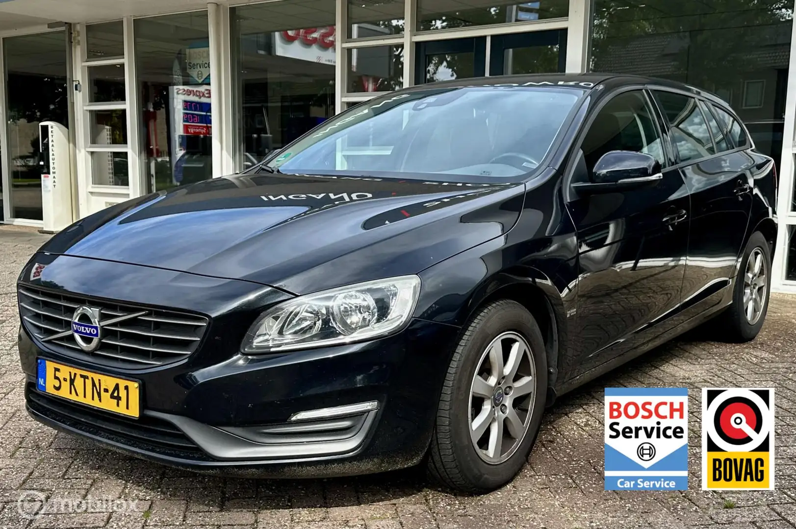 Volvo V60 1.6 D2 Momentum Automaat Navi, Climat, Bluetooth, Negru - 1