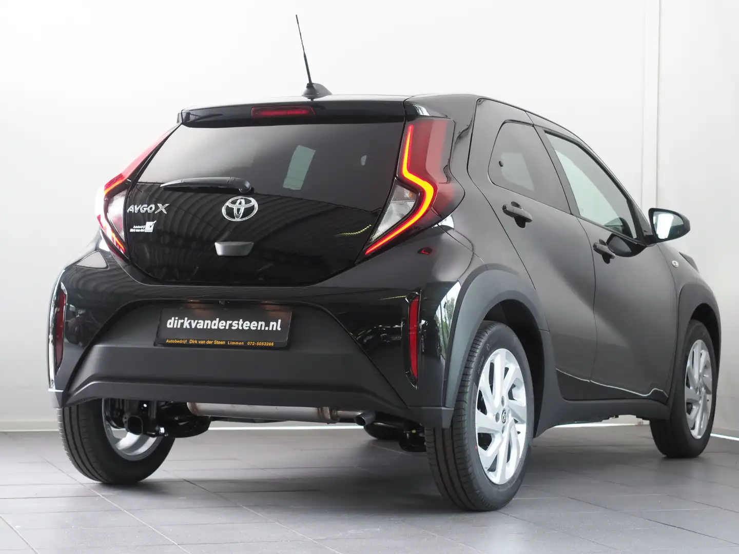 Toyota Aygo X 1.0 VVT-i MT Pulse Zwart - 2