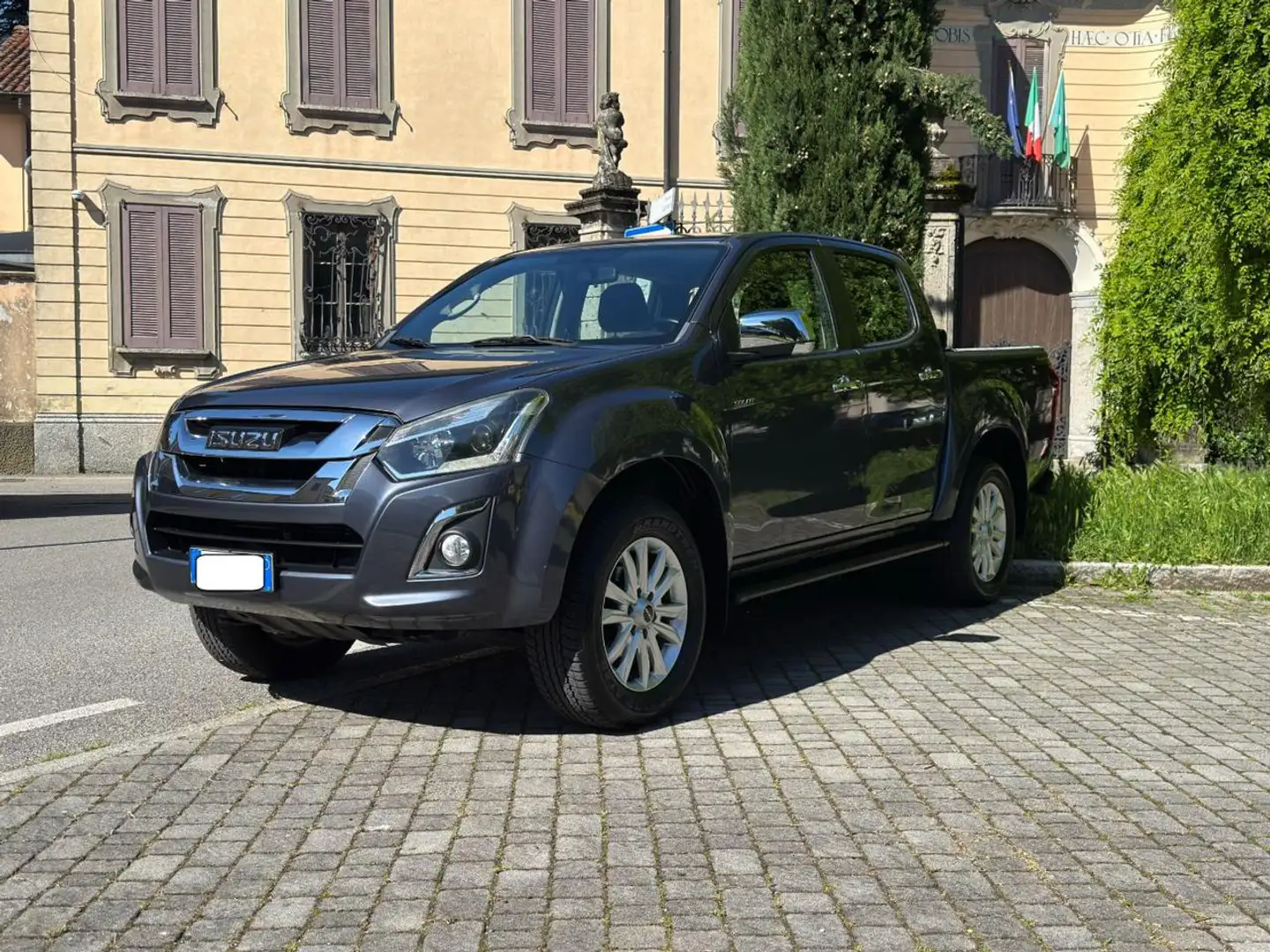 Isuzu D-Max 1.9 Crew Cab Solar Plus A/T 4WD Clima Grigio - 1
