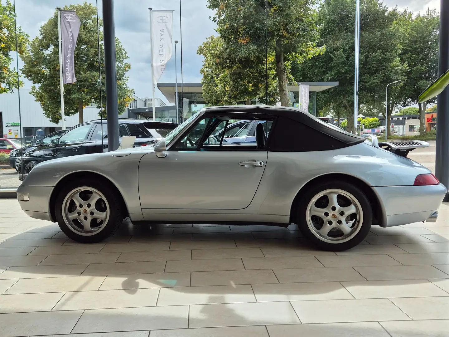 Porsche 993 911 Carrera Cabrio Zilver - 1