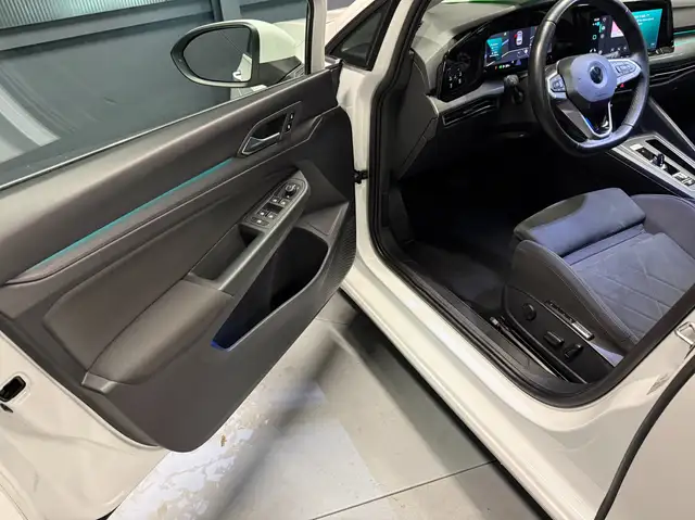 Volkswagen Golf view 24