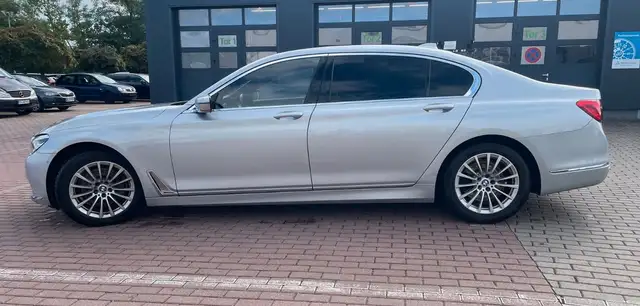BMW 7 Series view 2