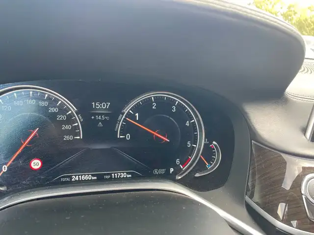 BMW 7 Series view 8