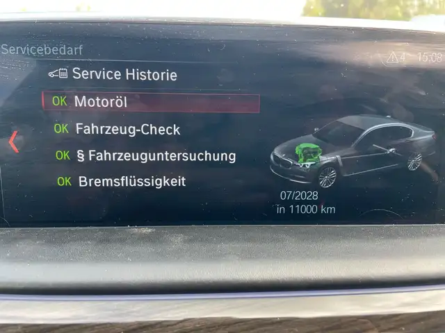 BMW 7 Series view 10