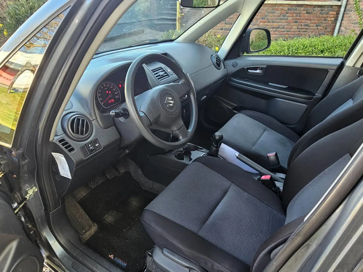 Suzuki SX4 1.6 Comfort sedan AIRCO *82.000km* Grijs - 2