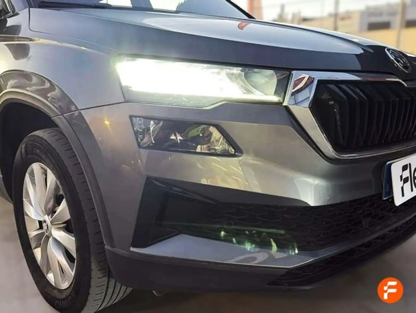 Skoda Karoq 1.5 TSI Selection ACT DSG 110KW Gris - 2