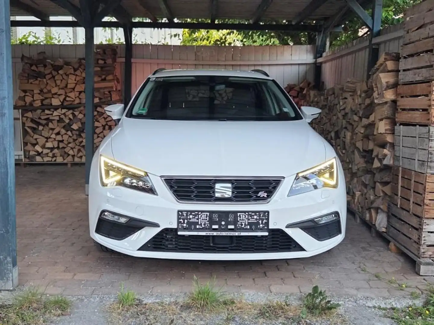 SEAT Leon ST FR 2,0 TDI DSG 4Drive Start-Stopp Weiß - 2