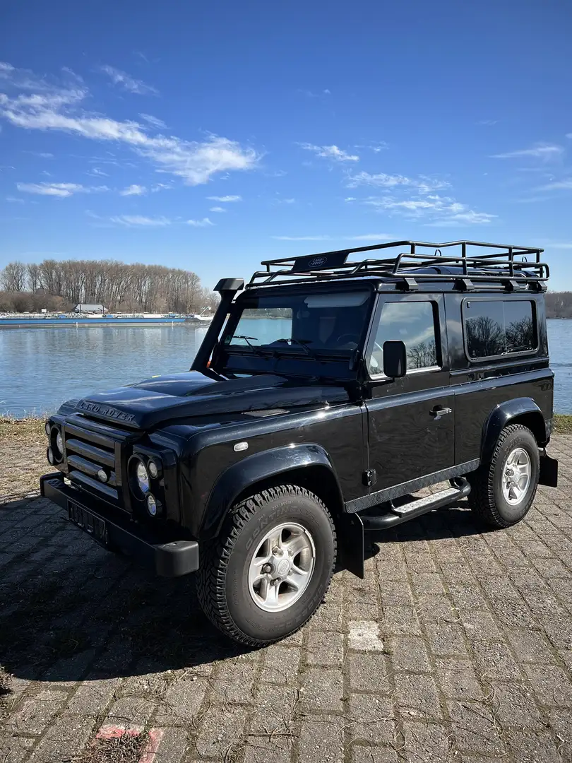 Land Rover Defender 90 E Station Wagon crna - 2