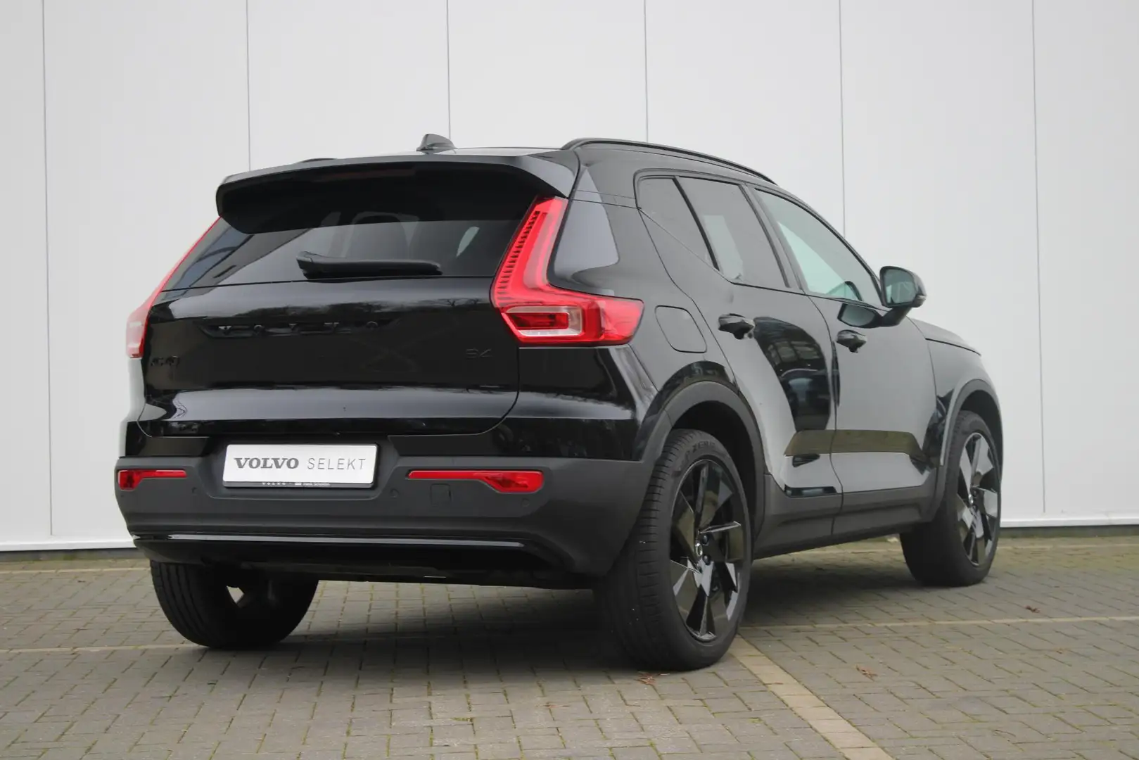 Volvo XC40 B4 197PK Plus Black Edition Panoramisch Schuif-Kan Negro - 2