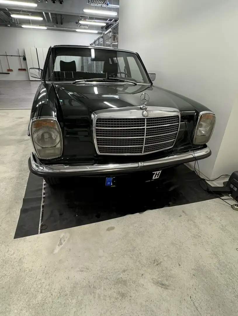 Mercedes-Benz W 114/115 Strich-Acht Langversion Verde - 2
