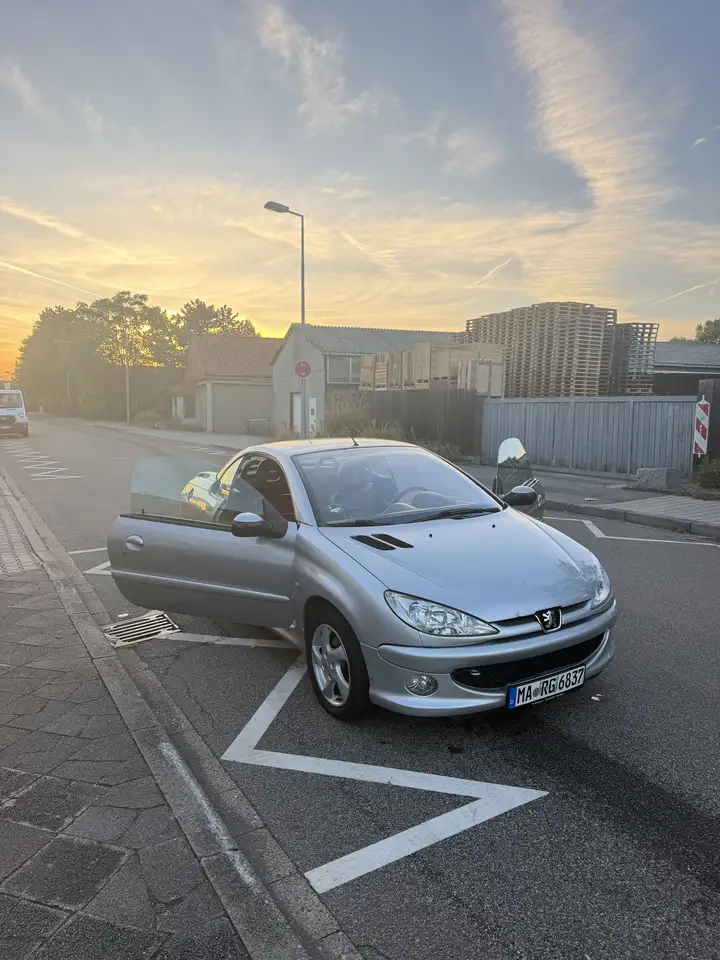 Peugeot 206 CC 110 Platinum TÜV 11/27, foto 1