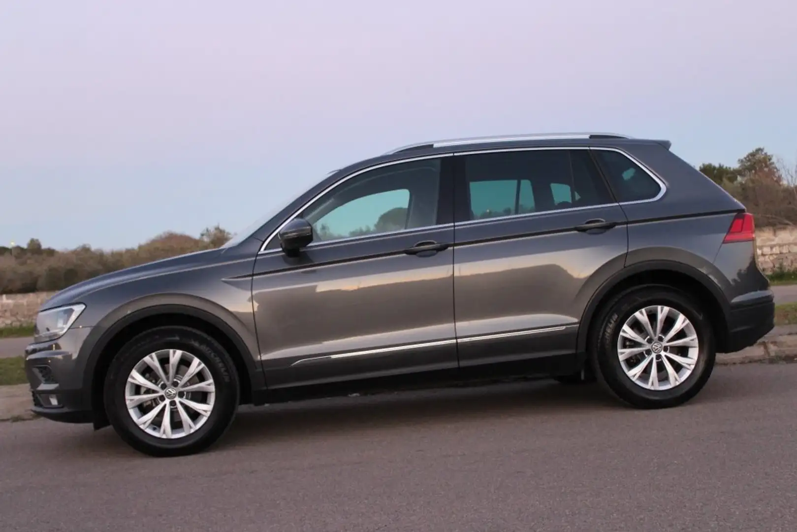 Volkswagen Tiguan 2.0 TDI 150 CV *NAVI *CARPLAY Grigio - 2