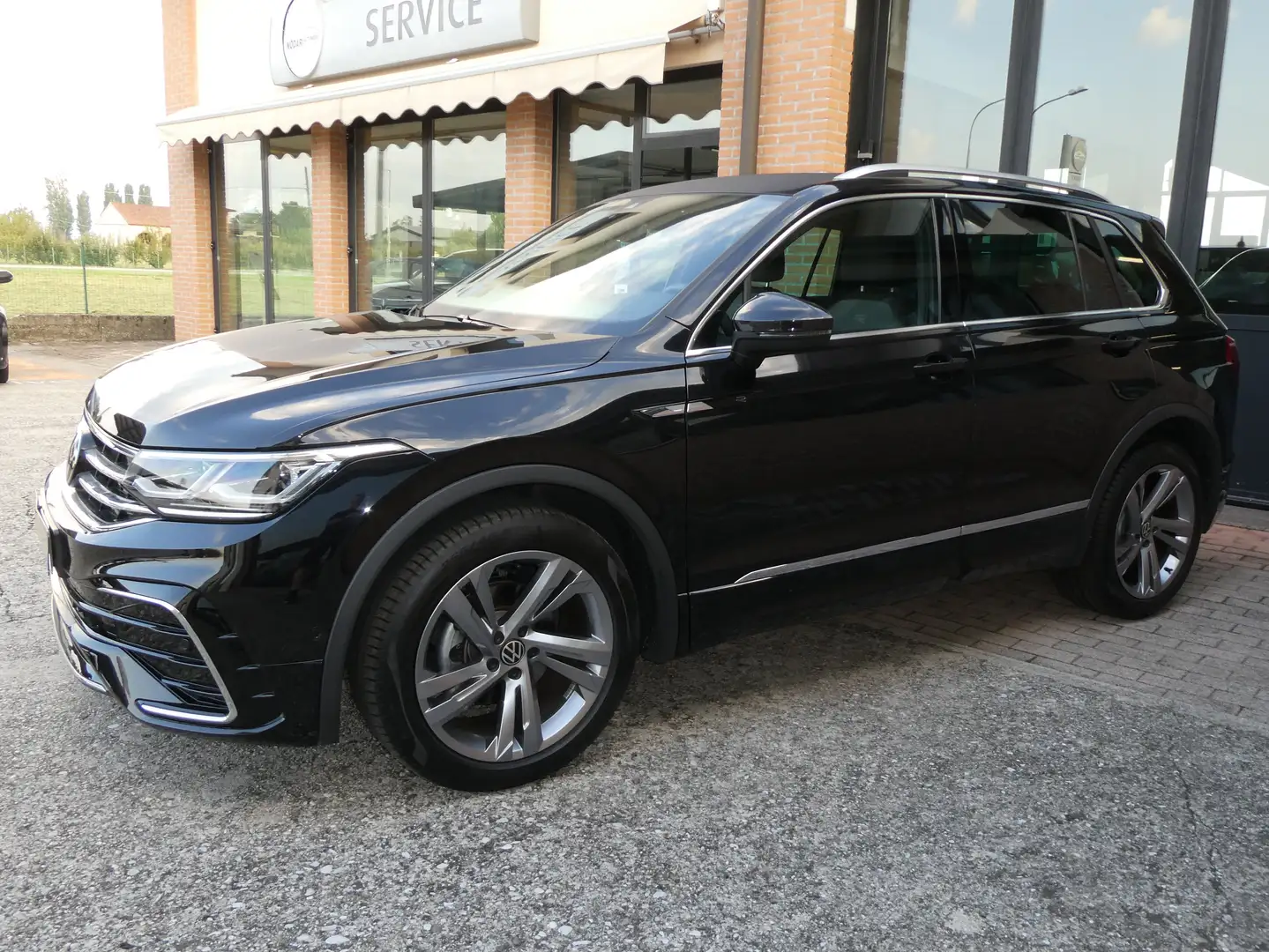 Volkswagen Tiguan Tiguan II 2021 2.0 tdi R-Line 150cv dsg Nero - 1