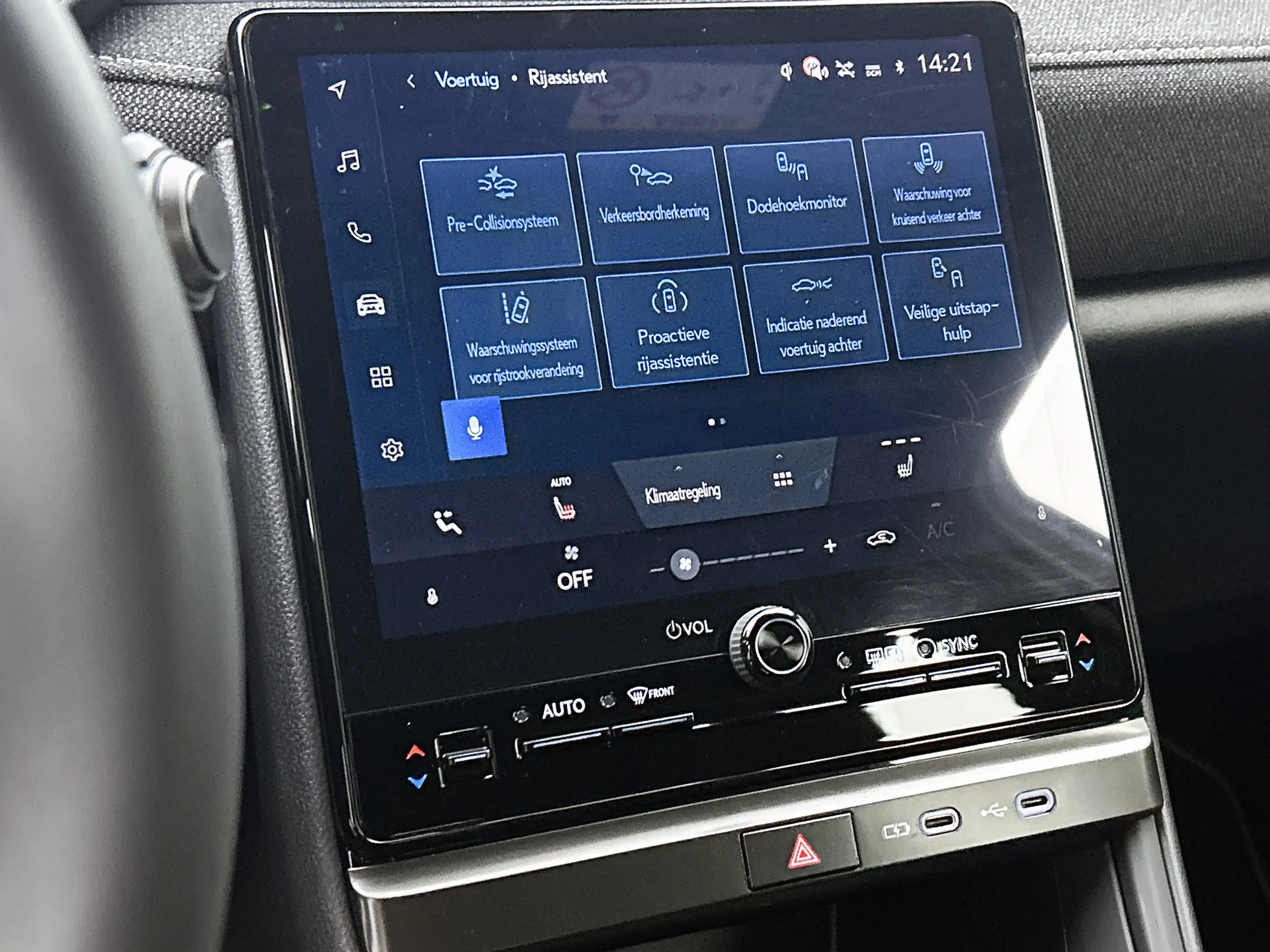 Lexus LBX 2WD + Comfort & Safety Pack | Blindspot Monitor | — photo 10