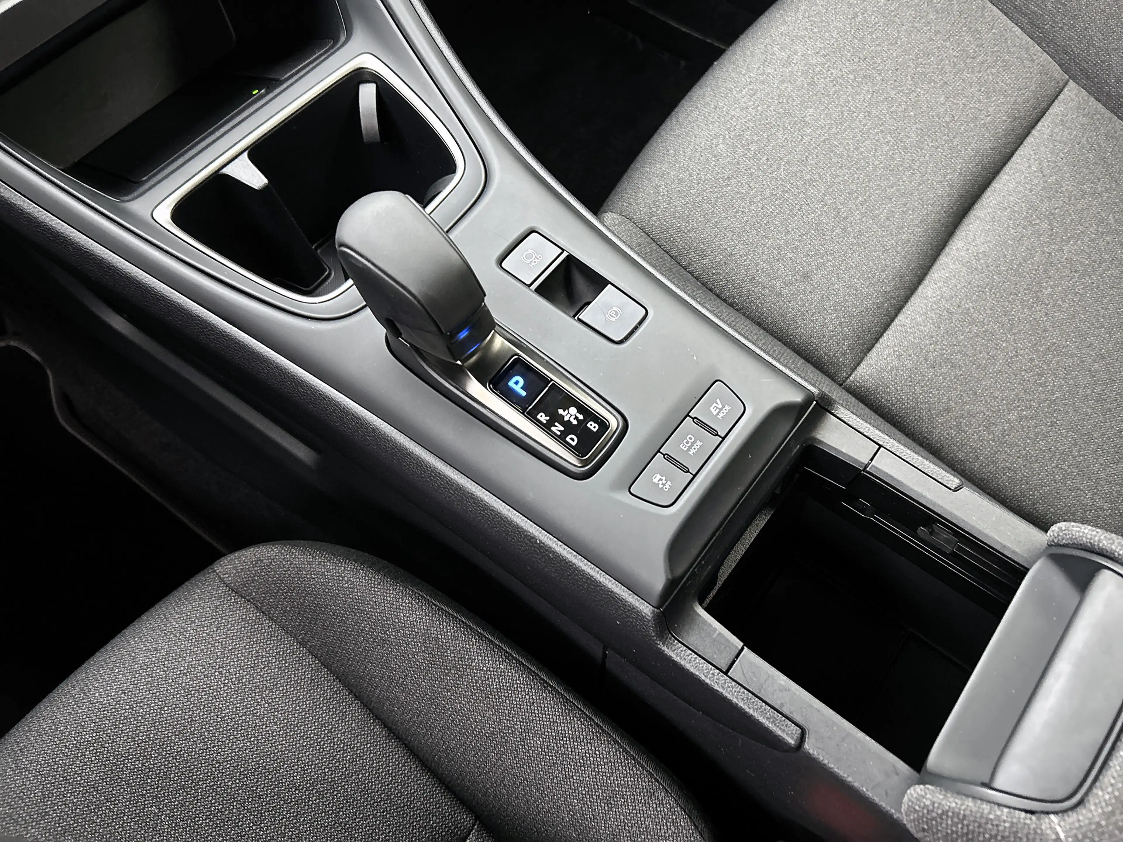 Lexus LBX 2WD + Comfort & Safety Pack | Blindspot Monitor | — photo 13