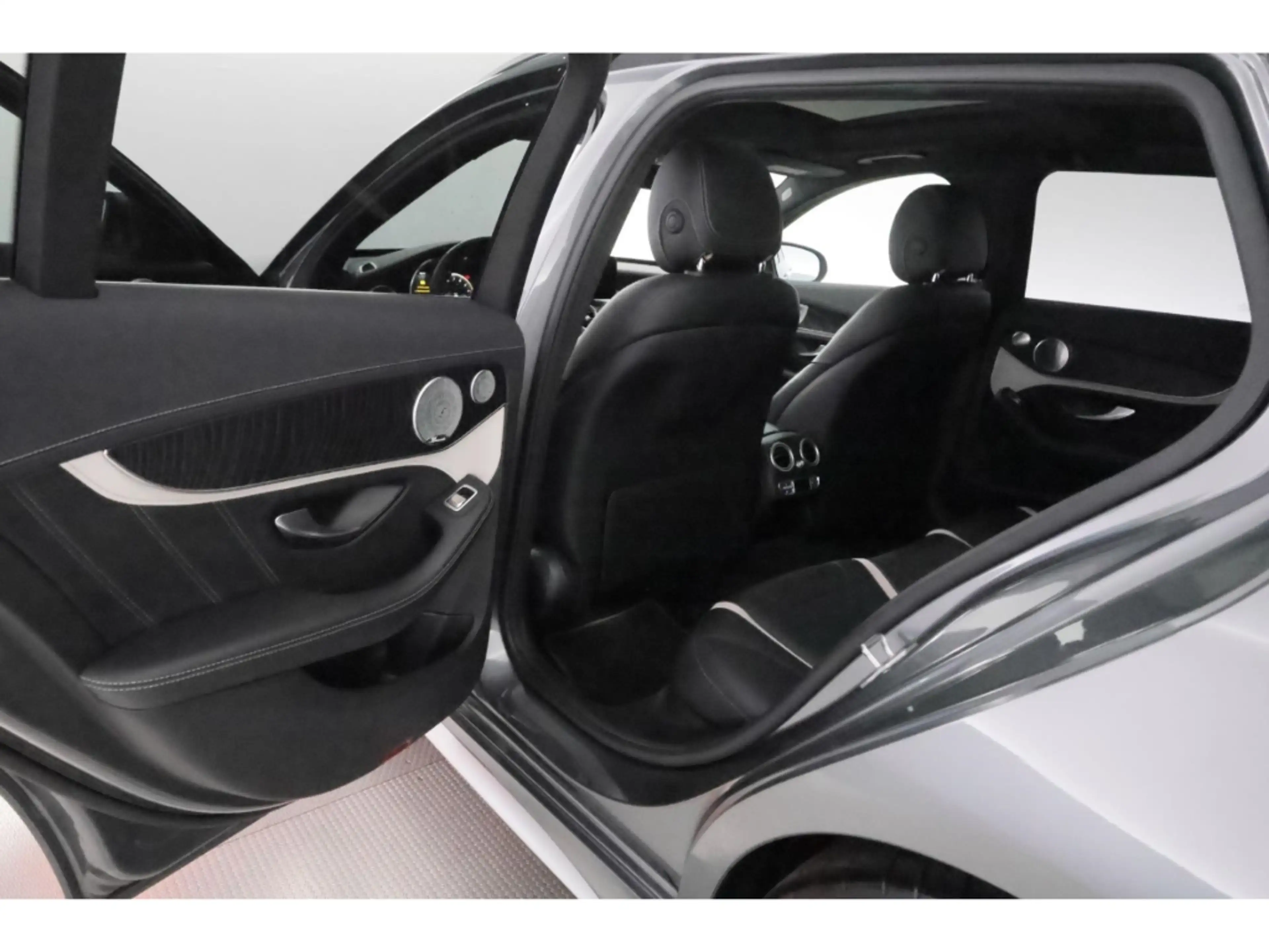 Mercedes-Benz C 63 AMG S T 9G-TRONIC+LED+NAVI+VIRTUAL+PANO+PDC — photo 20