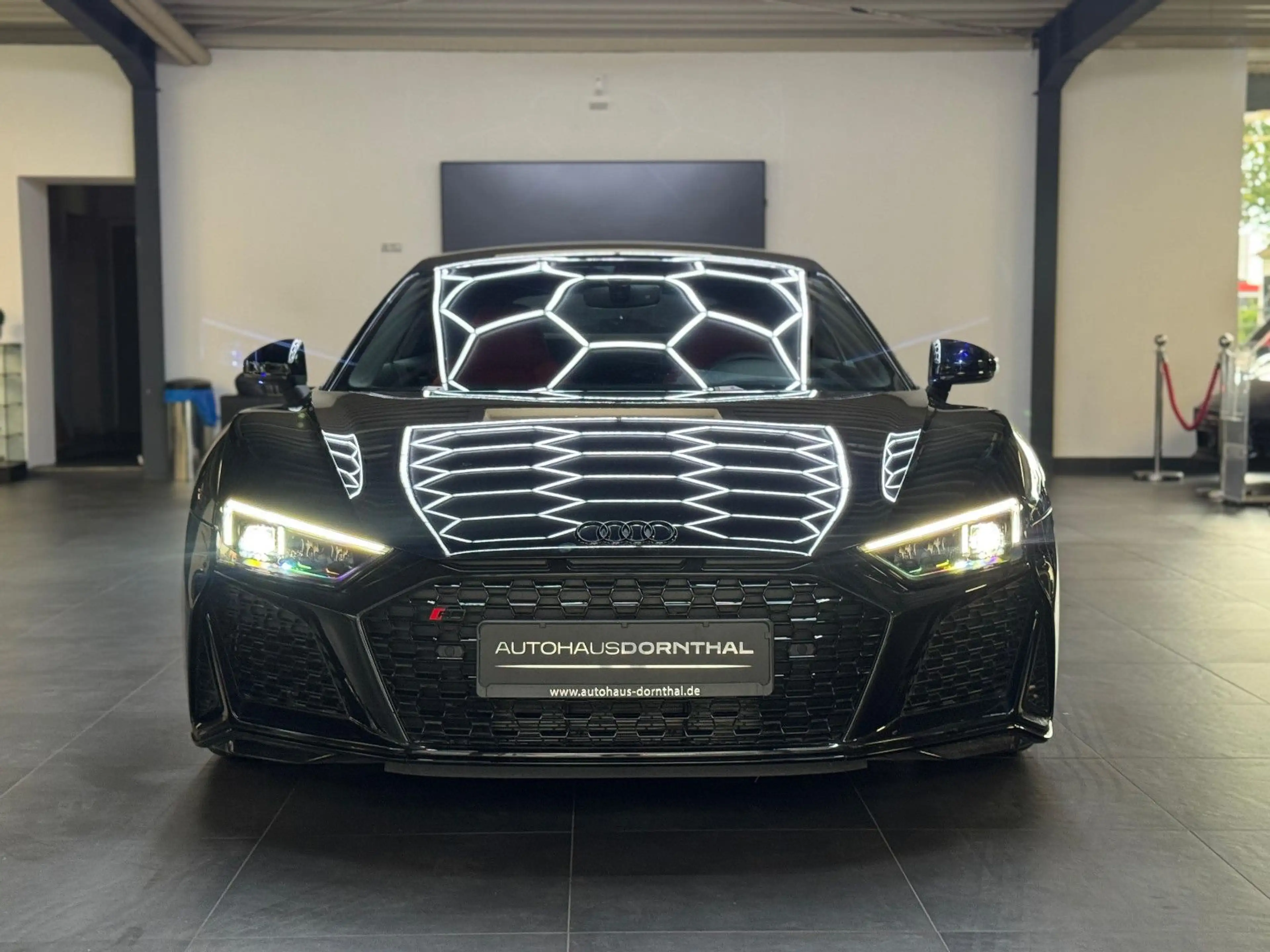 Audi R8 Coupe 5.2 FSI RWD/PERFORMANCE/BLACK-RED — photo 3