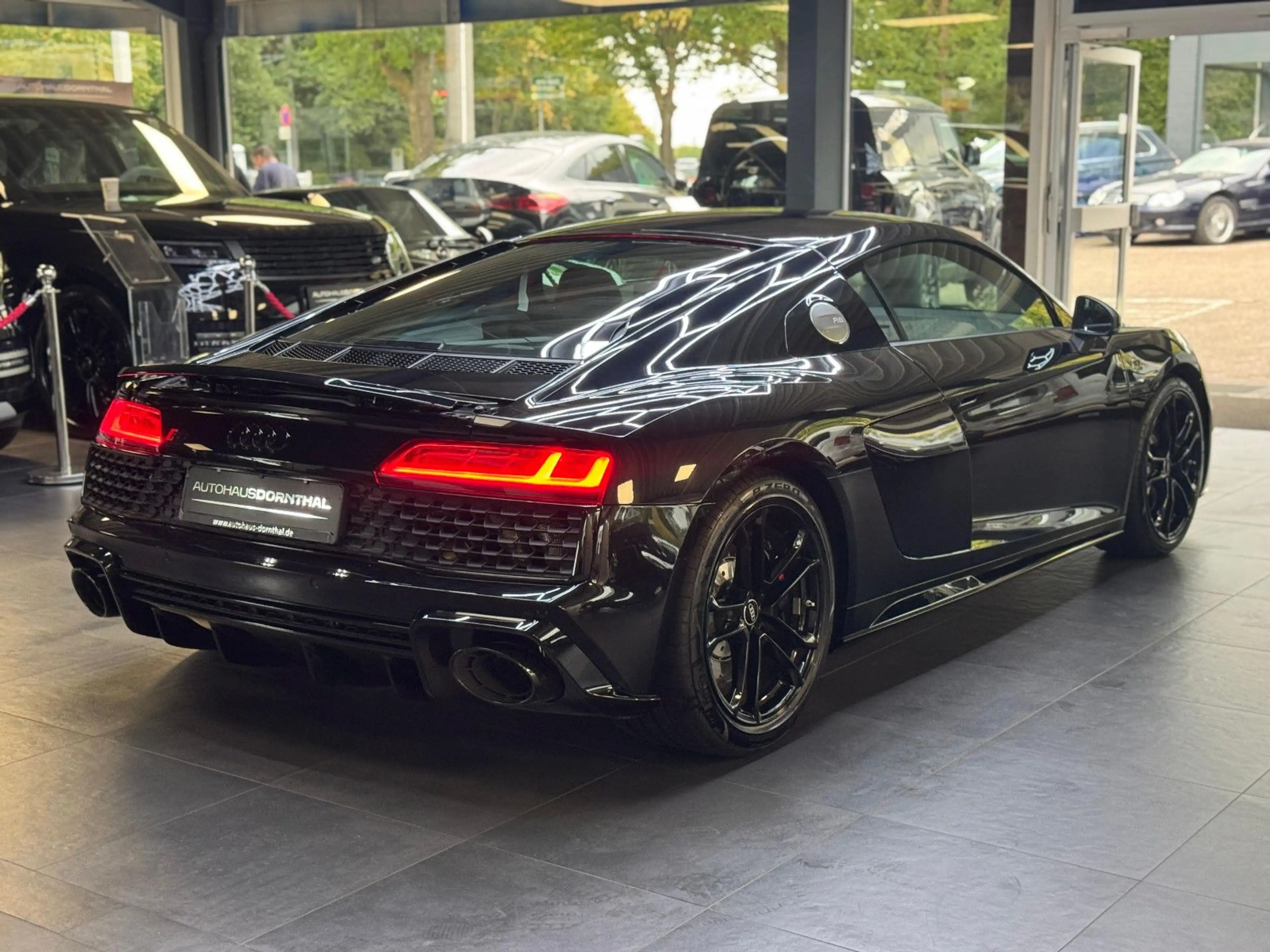 Audi R8 Coupe 5.2 FSI RWD/PERFORMANCE/BLACK-RED — photo 7