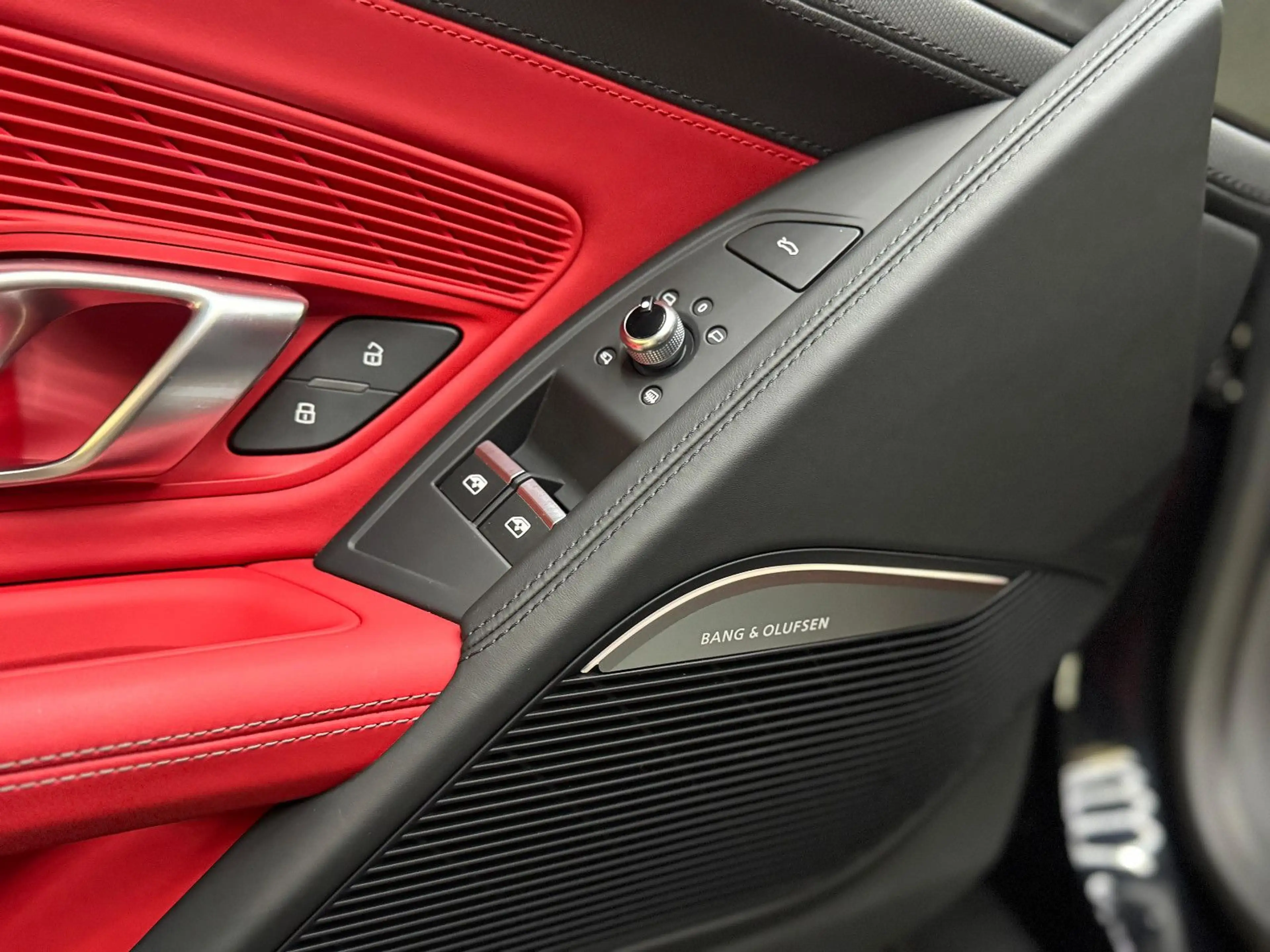 Audi R8 Coupe 5.2 FSI RWD/PERFORMANCE/BLACK-RED — photo 14