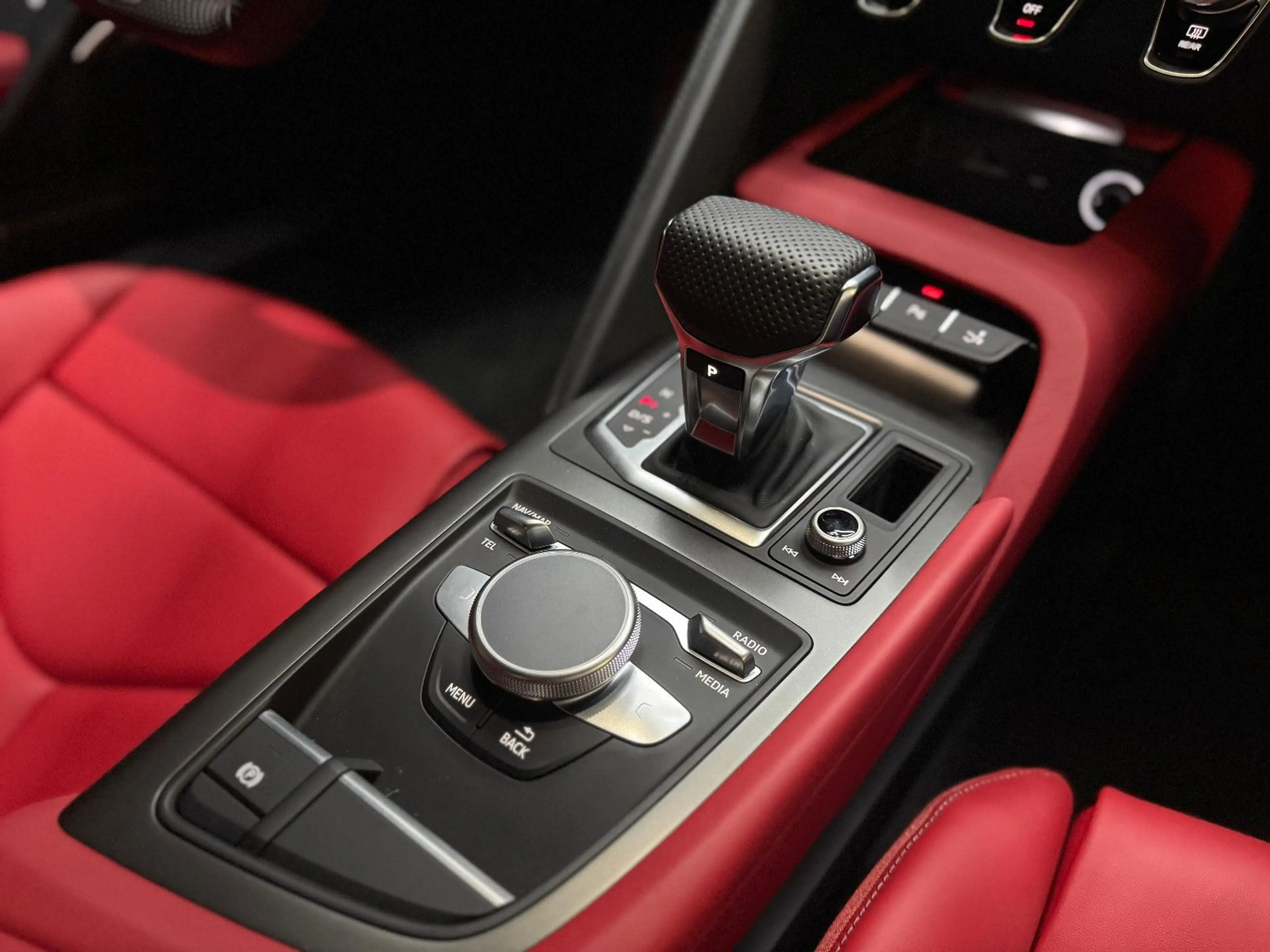 Audi R8 Coupe 5.2 FSI RWD/PERFORMANCE/BLACK-RED — photo 10
