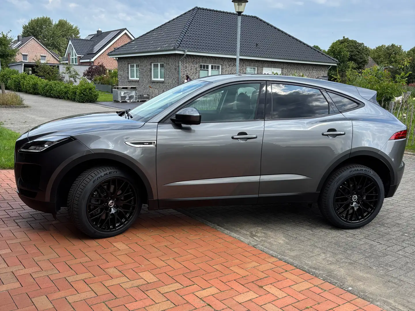 Jaguar E-Pace E-Pace P250 AWD Aut. SE Grau - 2