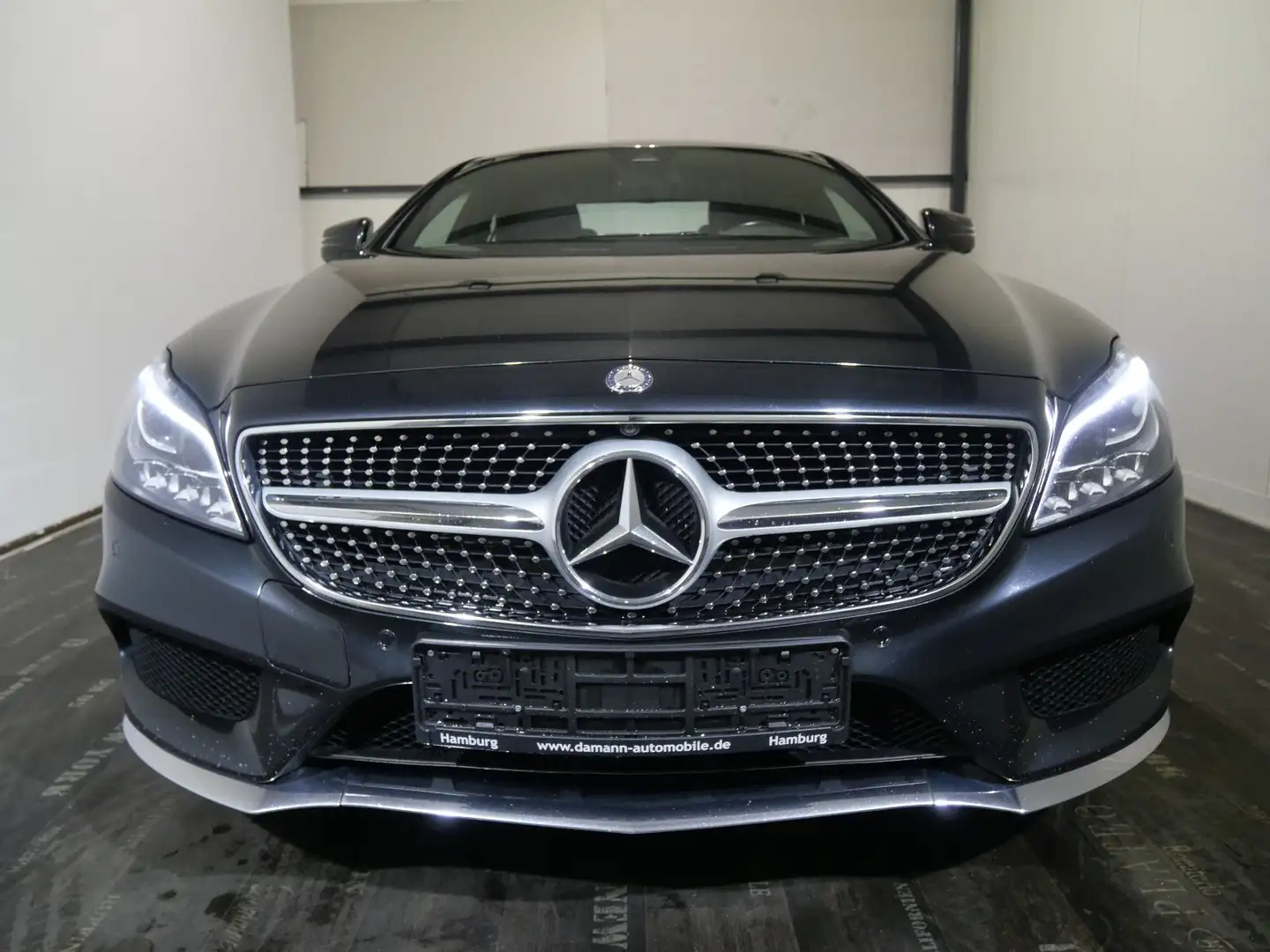 Mercedes-Benz CLS 400 CGI 4Matic AMG Line 360° Kamera/AHK (40 Černá - 2