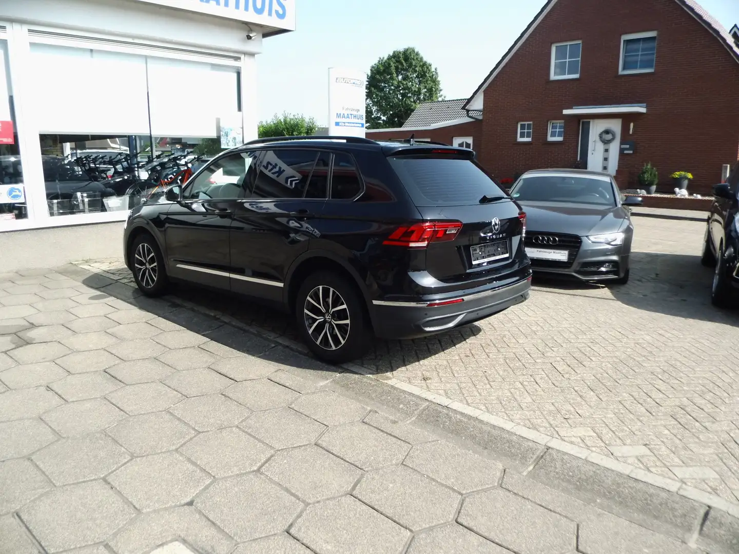 Volkswagen Tiguan Life Schwarz - 2
