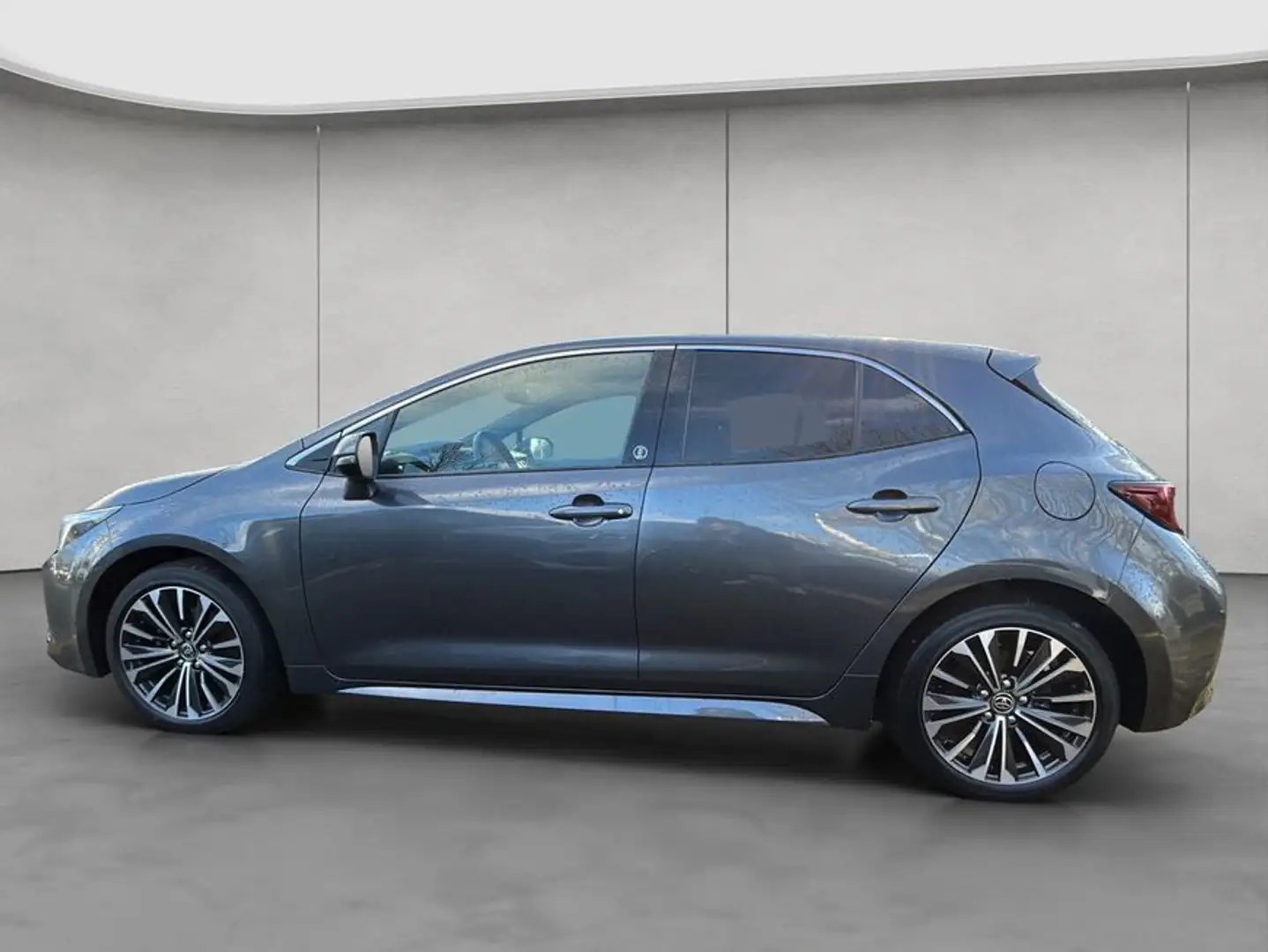 Toyota Corolla 1.8 Hybrid Team D, LED, Keyless Grijs - 2