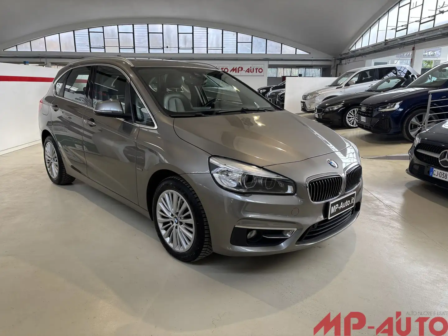 BMW 220 220d Active Tourer Luxury AUTOMATICA Brons - 2