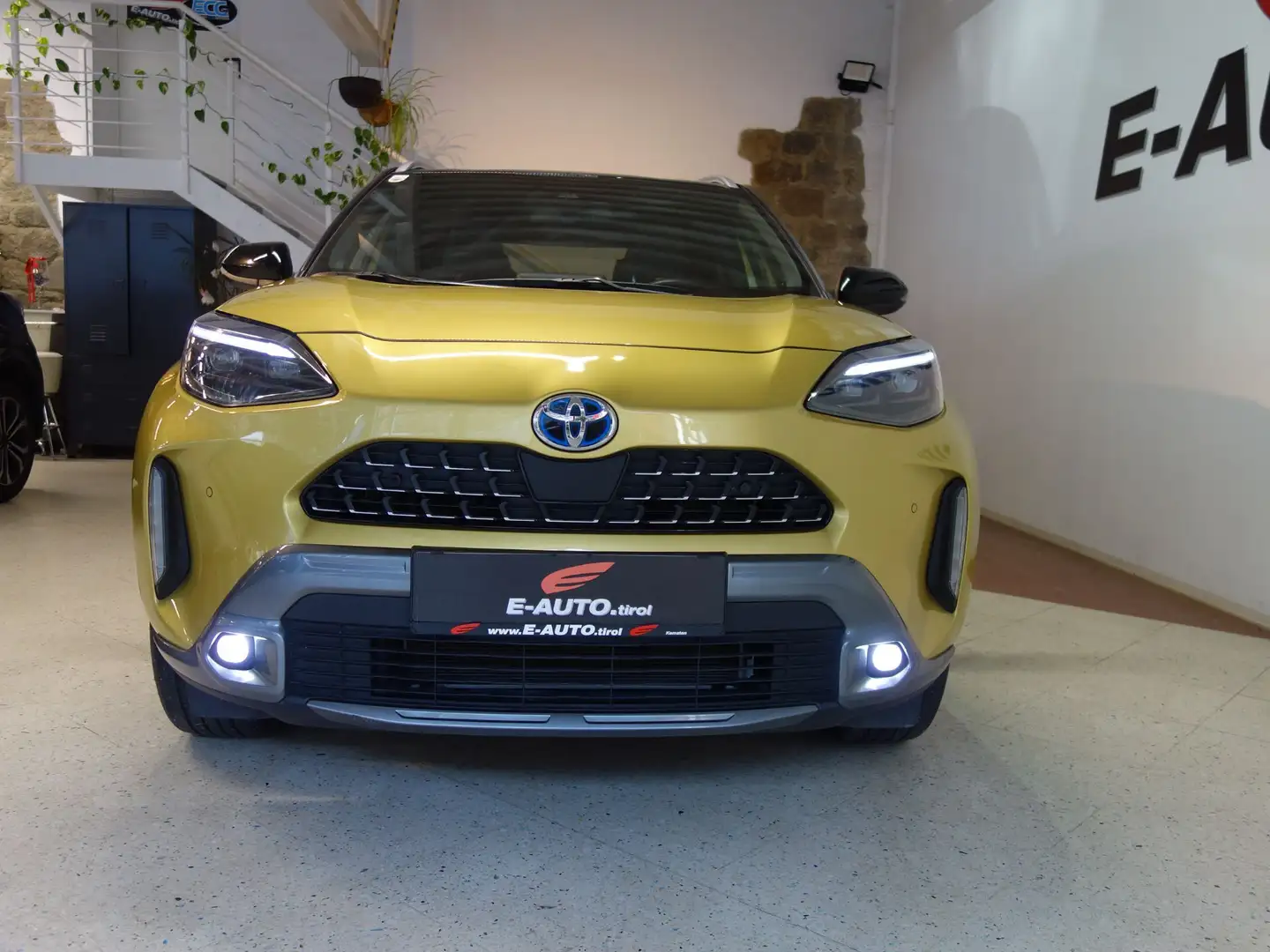 Toyota Yaris Cross Hybrid AWD Premiere Aut. *VOLL *FIRST-ED. *ERSTBE Gold - 2