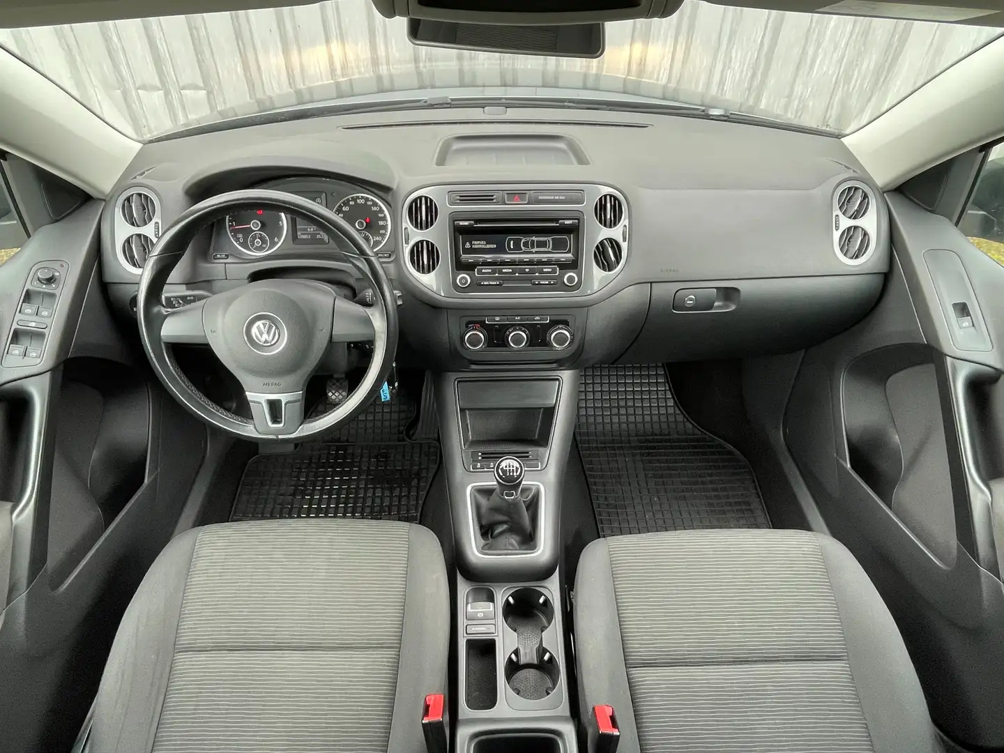 Volkswagen Tiguan Tiguan 2,0 TDI * 1. Besitz * Servicegepflegt * Grau - 2