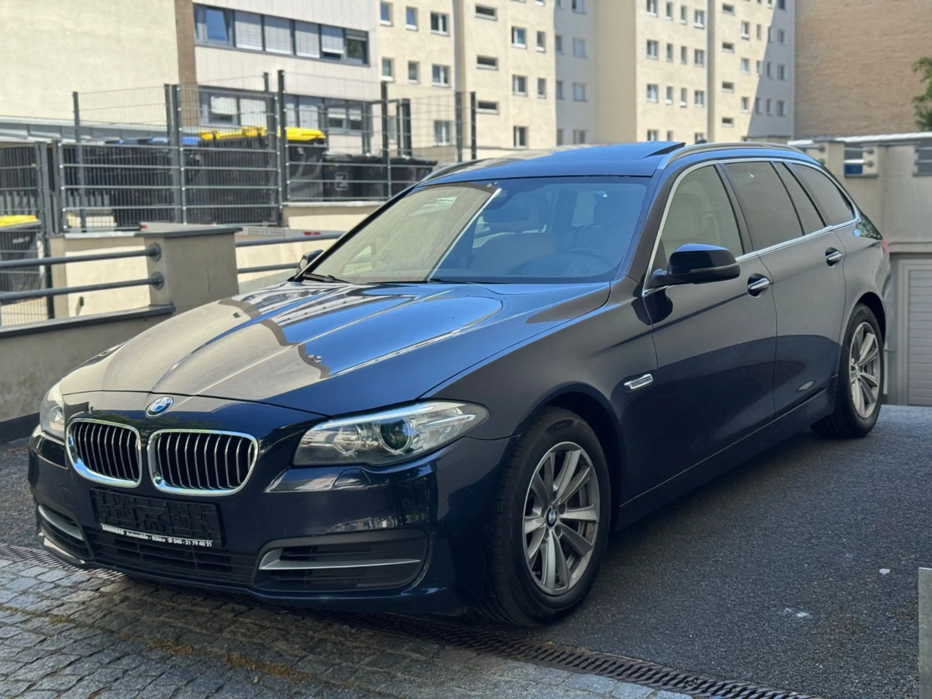 BMW 525 d Touring /PANO/HUD/AHK/Spurh/MEMORY/LEDER
