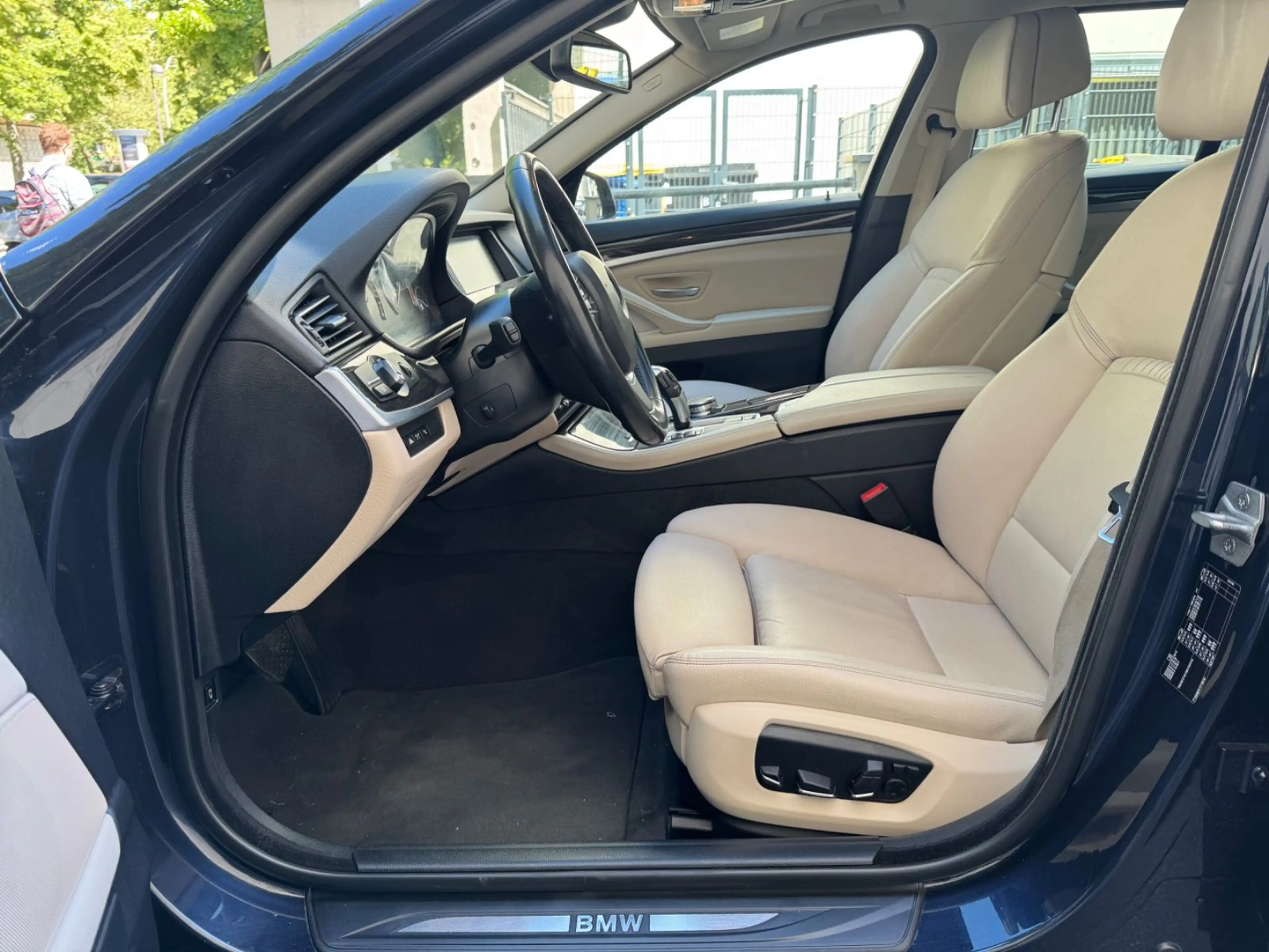 BMW 525 d Touring /PANO/HUD/AHK/Spurh/MEMORY/LEDER — photo 14