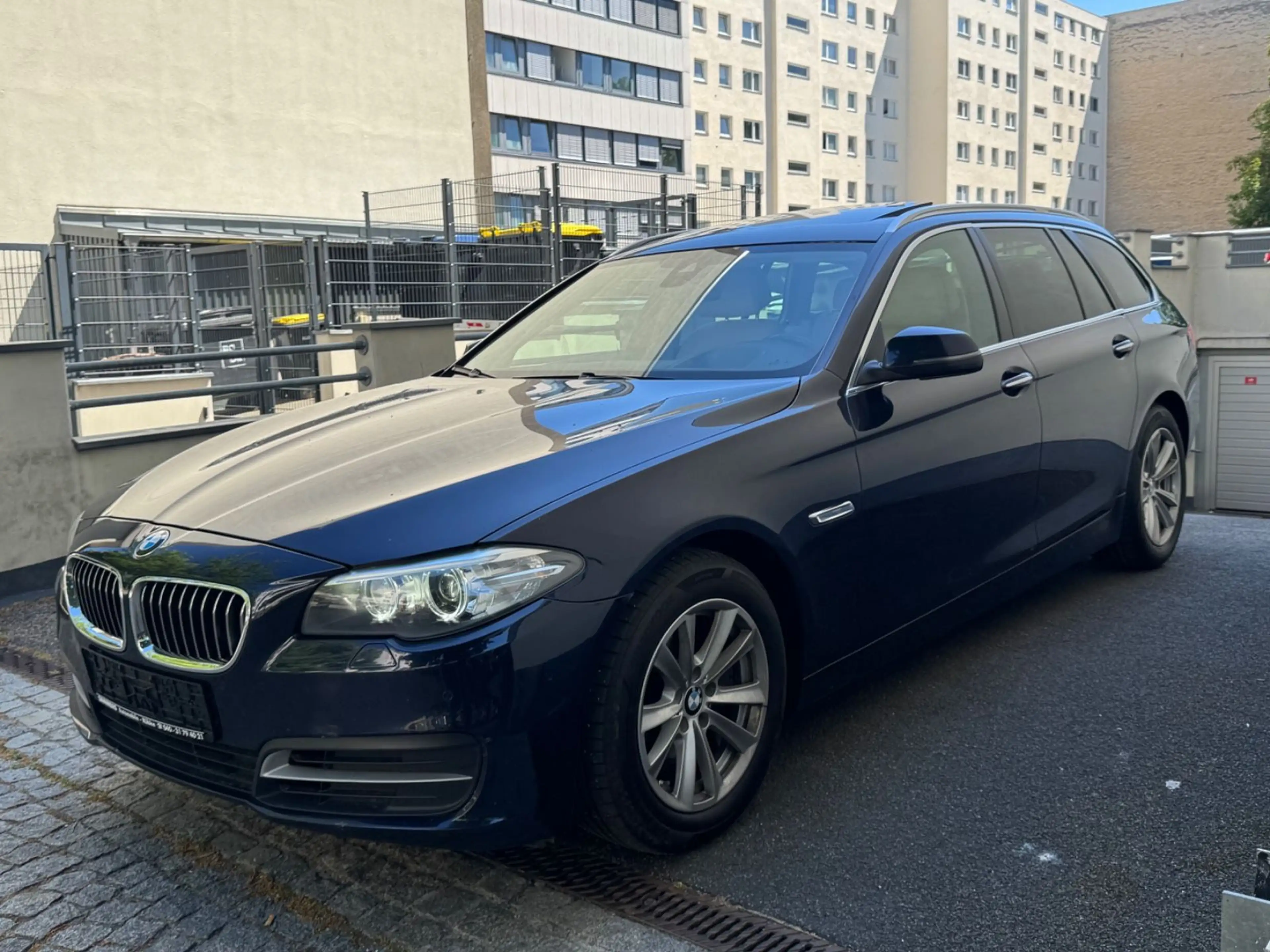 BMW 525 d Touring /PANO/HUD/AHK/Spurh/MEMORY/LEDER — photo 2