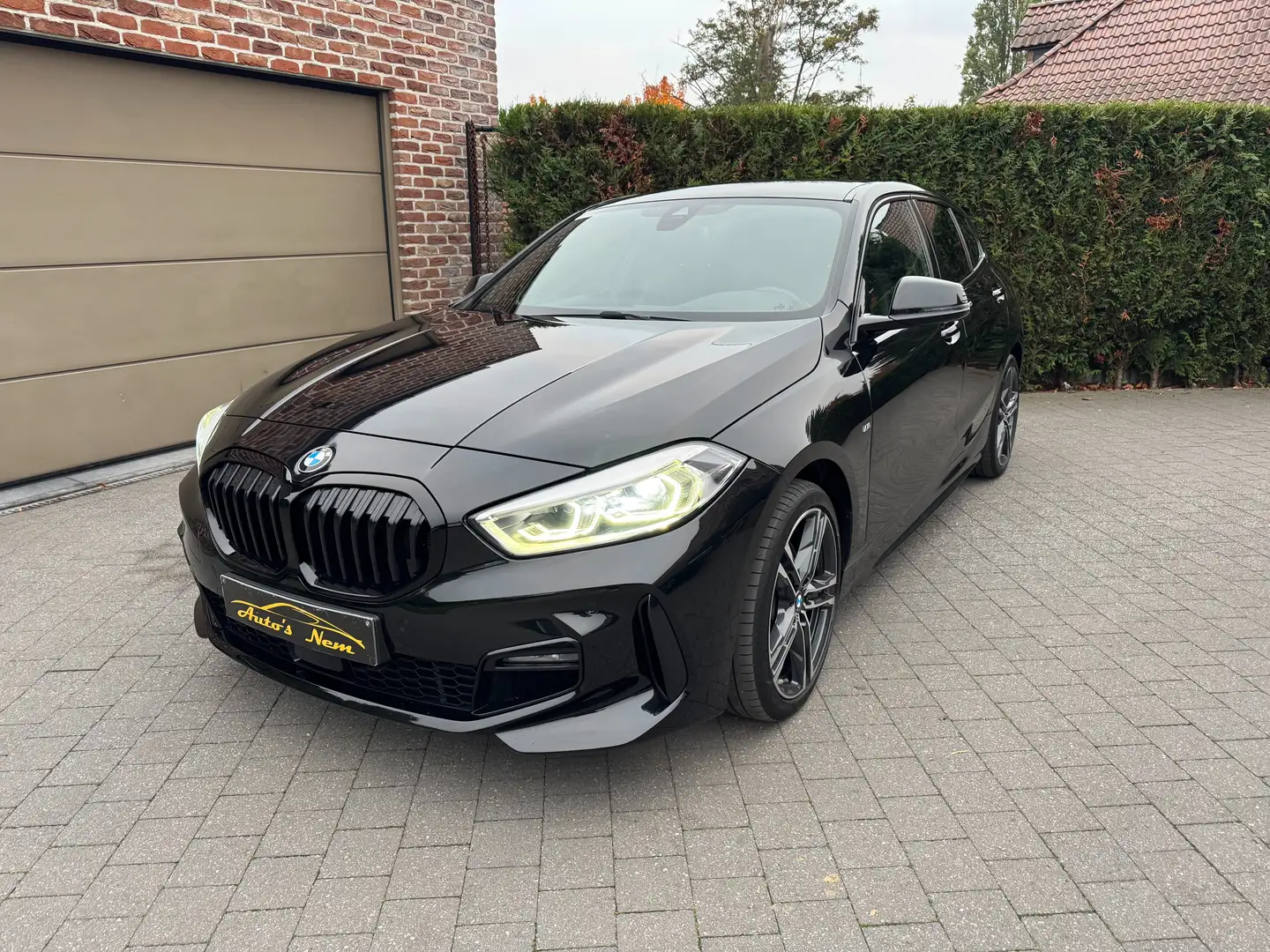 BMW 118 118i Aut. M Sport,GARANTIE,NAVI,LED,ACC,FULL OPTIE Zwart - 1