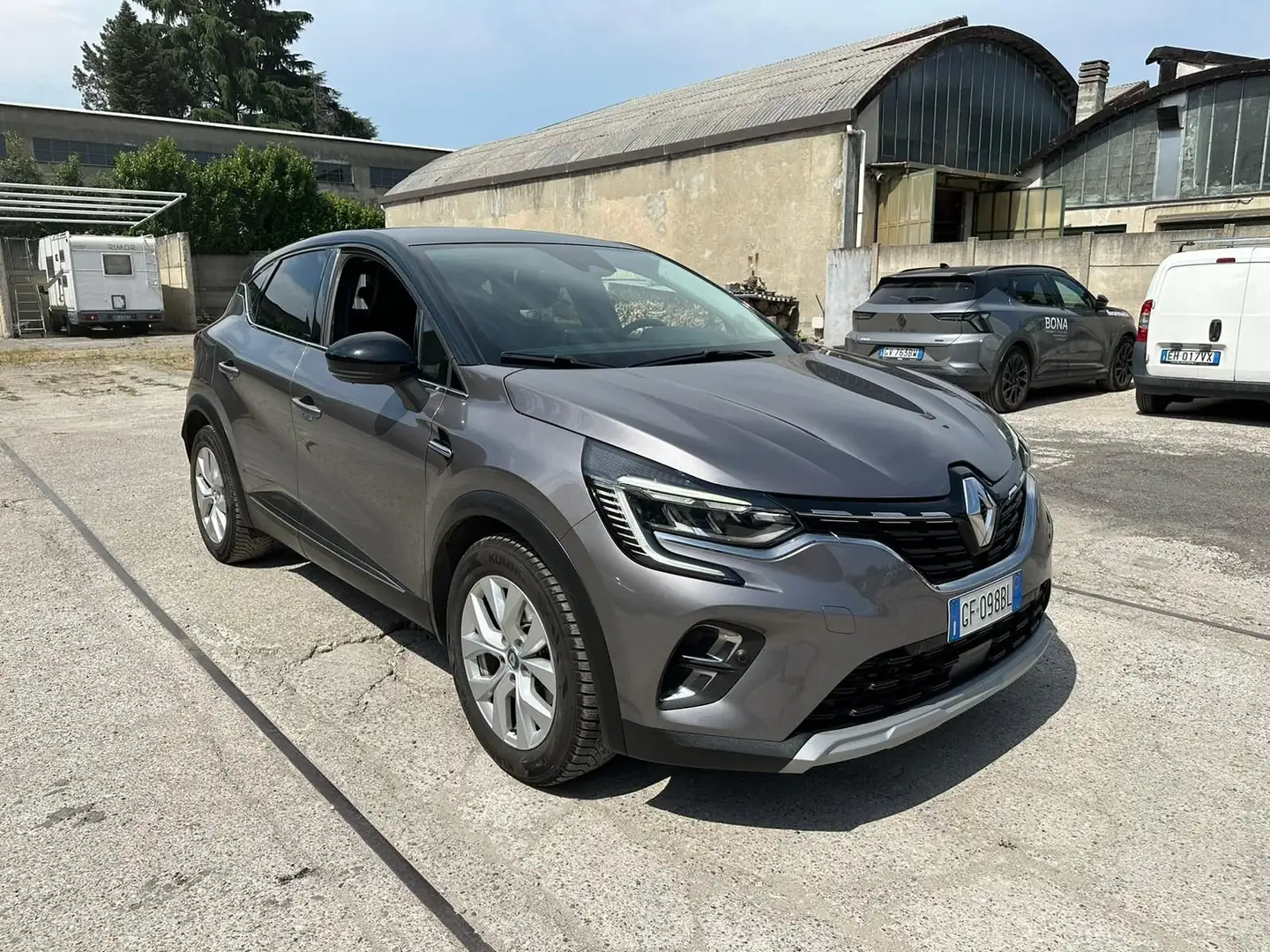 Renault Captur Plug-in Hybrid E-Tech 160 CV Intens Grigio - 2